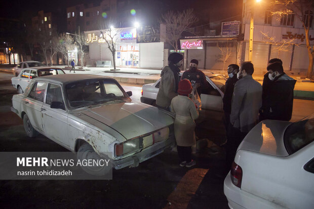 کمک رسانی جهادگران به بی سرپناهان در کرمانشاه