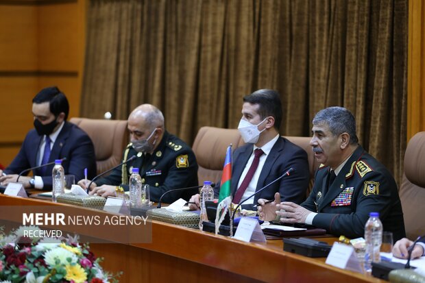İran Savunma Bakanı, Azeri mevkidaşı ile görüştü