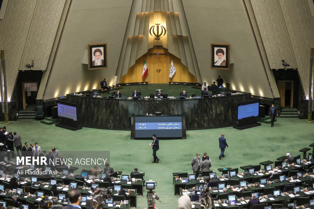 آغاز جلسه غیرعلنی مجلس درباره روند مذاکرات هسته‌ای