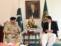 پاکستانی وزیر اعظم سے پاکستانی فوج کے سربراہ کی ون آن ون ملاقات