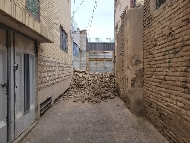 دیوار کاروانسرای قهرودی ها در اصفهان تخریب شد