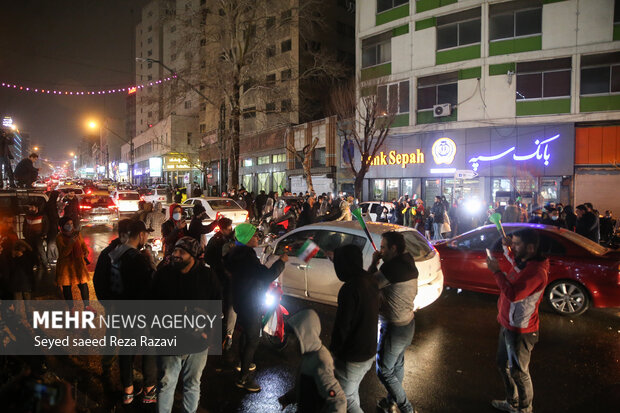 İran Dünya Kupası'nı garantiledi; Halk kutlama için sokaklara indi