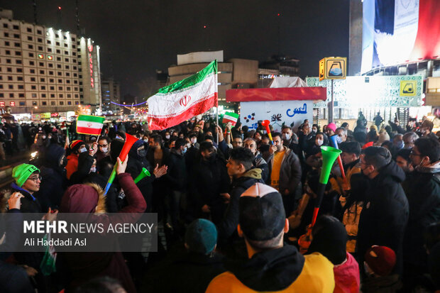 İran Dünya Kupası'nı garantiledi; Halk kutlama için sokaklara indi