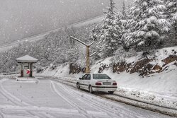 بارش شدید برف در محورهای استان سمنان/ شاهرود_رامیان مسدود است