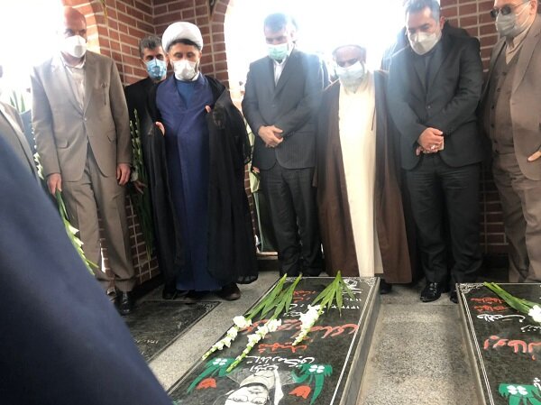 وزیر جهاد کشاورزی از خانواده شهید «ناصر نیکوکار» دیدار کرد