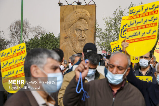 راهپیمایی نمازگزاران اهوازی در اعتراض به جنایات ائتلاف سعودی‌ در یمن