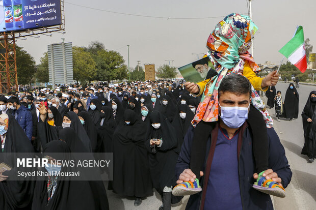 راهپیمایی نمازگزاران اهوازی در اعتراض به جنایات ائتلاف سعودی‌ در یمن