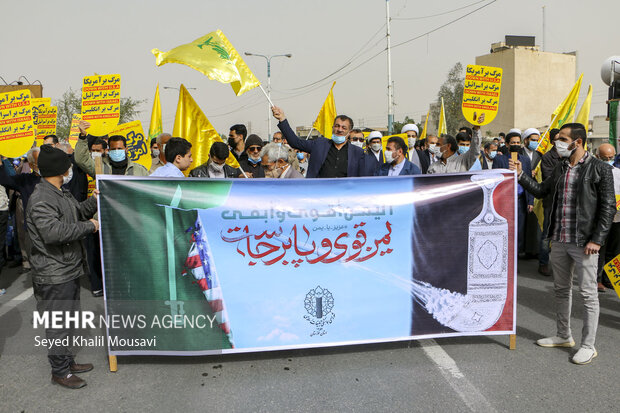 راهپیمایی نمازگزاران اهوازی در اعتراض به جنایات ائتلاف سعودی‌ در یمن