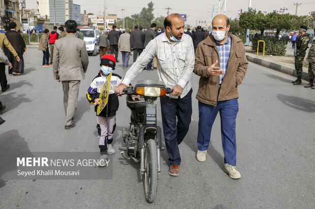 راهپیمایی نمازگزاران اهوازی در اعتراض به جنایات ائتلاف سعودی‌ در یمن