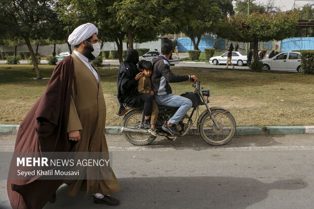 راهپیمایی نمازگزاران اهوازی در اعتراض به جنایات ائتلاف سعودی‌ در یمن