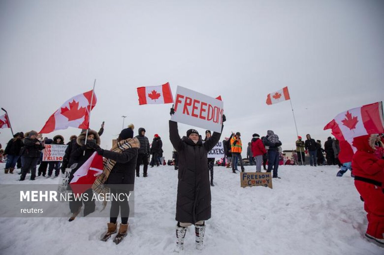 کینیڈا میں جبری ویکسینیشن کے خلاف ٹرک ڈرائیوروں کا مظاہرہ