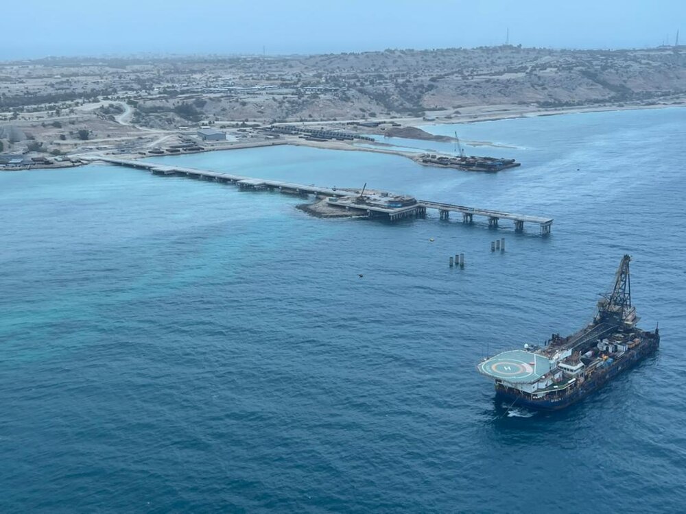 پایش هوایی و دریایی آلودگی نفتی جزیره خارگ ادامه دارد