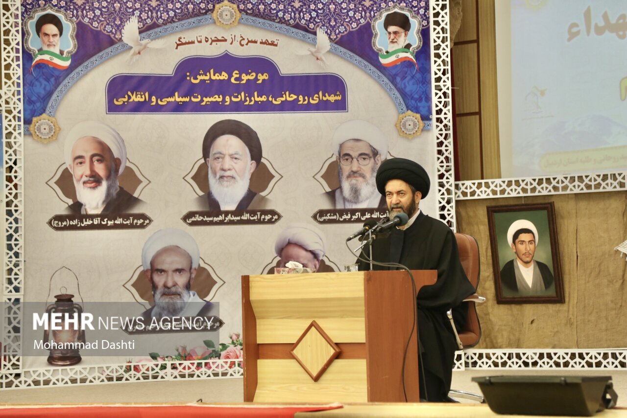 وثوق مردم به روحانیون سند افتخار انقلاب اسلامی است