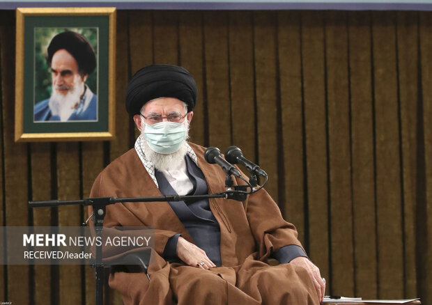 قائد الثورة الإسلامية يقيم مراسم تأبين المرجع الديني آيةالله علوي جرجاني 