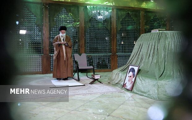 Leader pays tribute to Imam Khomeini on anniv of Islamic Rev.