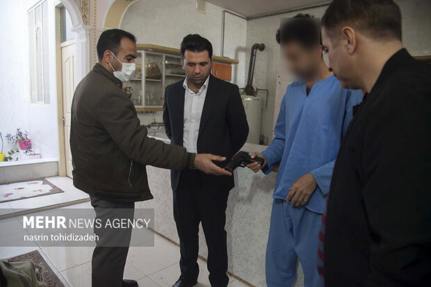 بازسازی صحنه قتل خانوادگی در کرمانشاه