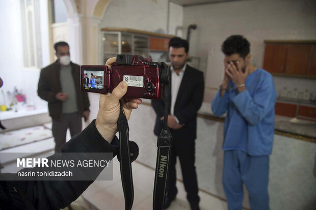بازسازی صحنه قتل خانوادگی در کرمانشاه