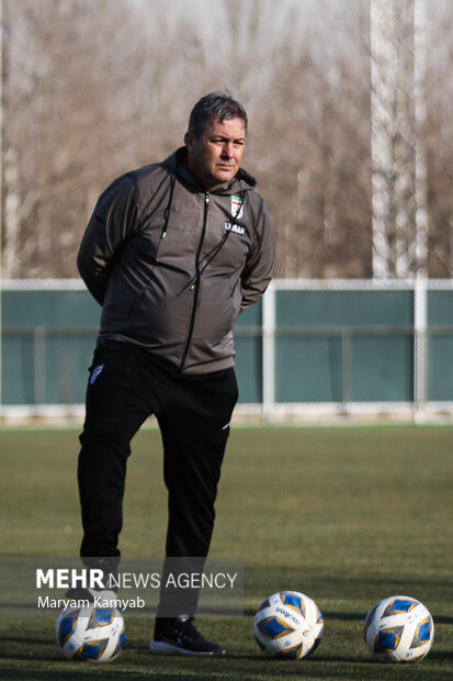 دراگان اسکوچیچ سرمربی تیم ملی فوتبال ایران در آخرین تمرین تیم ملی فوتبال ایران پیش از دیدار با امارات حضور دارد