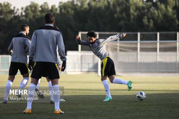امید نورافکن در آخرین تمرین تیم ملی فوتبال ایران پیش از دیدار با امارات حضور دارد
