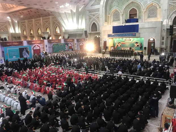 حضرت امام خمینی (رہ) کی وطن واپسی کی مناسبت سے حرم مطہر میں شاندار تقریب کا آغاز