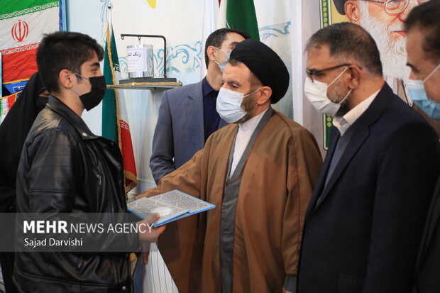 نواخته شدن زنگ انقلاب در مدارس لرستان