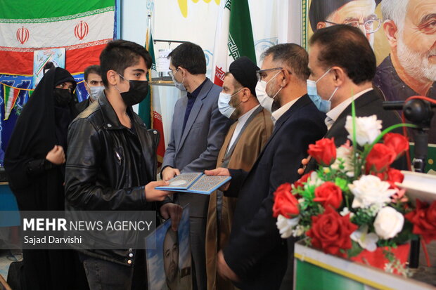 نواخته شدن زنگ انقلاب در مدارس لرستان