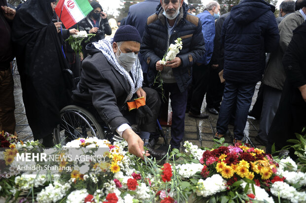 Commemorating Imam Khomeini's return to Iran