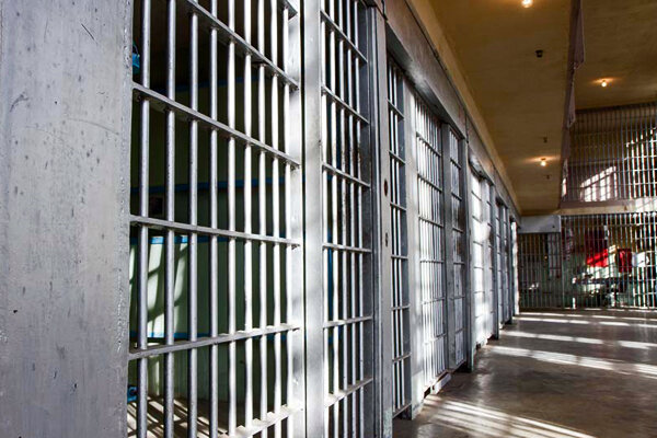درگیری محدود در بند مواد مخدر زندان کرج / زندانیان در سلامت هستند