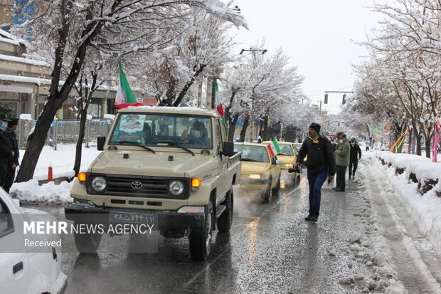 رژه خودرویی در سالروز ورود امام خمینی (ره) به ایران در شهرکرد