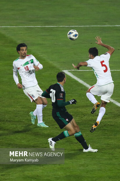 دیدار تیم‌های ملی فوتبال ایران و امارات در مرحله مقدماتی جام جهانی ۲۰۲۲ قطر در استادیوم آزادی برگزار شد