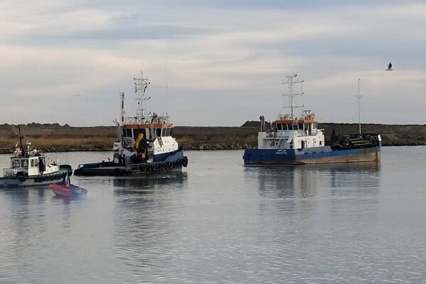 برنامه های دهه فجر آستارا با رژه خودرویی و سوت کشتیها آغاز شد
