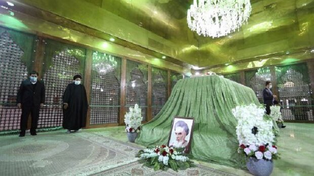 الرئيس الايراني يجدد العهد والميثاق مع مبادئ مفجر الثورة الاسلامية