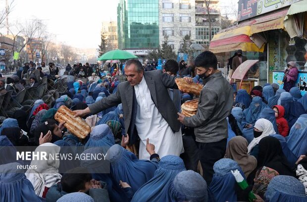 اهدای نان درافغانستان