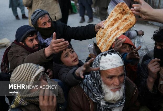 اهدای نان درافغانستان