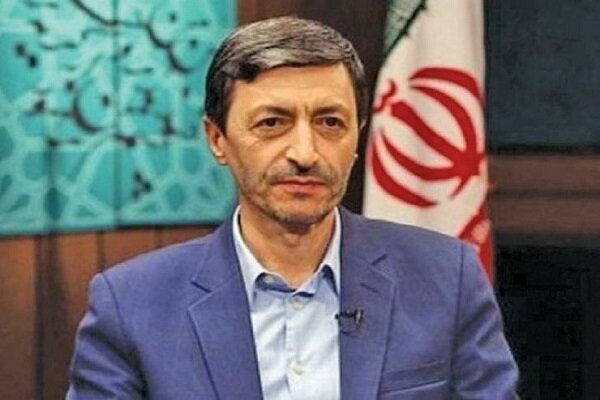 پرویز فتاح به ستاد اجرایی فرمان امام خمینی (ره) می‌رود