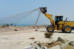 رفع تصرف بیش از ۱.۵ کیلومتر از اراضی ساحلی در بندرعباس