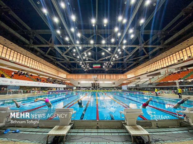 مرحله دوم هجدهمین دوره لیگ برتر شنا صبح امروز در استخر مجموعه ورزشب آزادی تهران برگزار شد