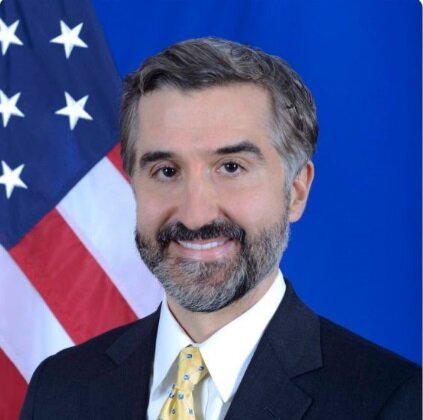 یک ایرانی تبار دستیار وزیر خارجه آمریکا شد