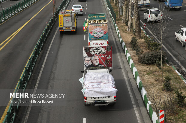 مراسم ستون‌کشی خودرویی و توزیع ۱۱۰ هزار بسته معیشتی صبح امروز از میدان انقلاب تا میدان آزادی برگزار شد