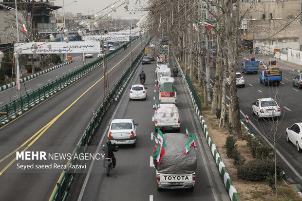 مراسم ستون‌کشی خودرویی و توزیع ۱۱۰ هزار بسته معیشتی صبح امروز از میدان انقلاب تا میدان آزادی برگزار شد