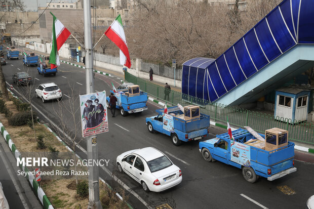 Distributing 100,000 livelihood assistance packages in Tehran
