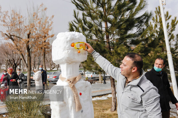 برگزاری جشنواره آدم برفی در همدان