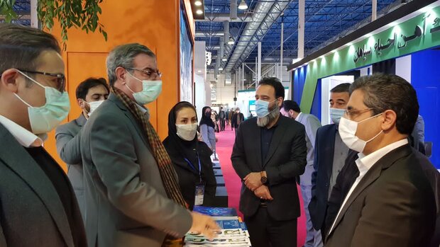 معاون وزیر صمت از غرفه شرکت چادرملو در نمایشگاه مشهد بازدید کرد