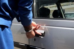 دستگیری سارق حرفه‌ای در سمنان/ ۳۴ فقره سرقت کشف شد