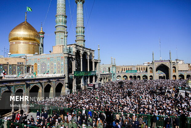 مراسم تشییع پیکر آیت‌الله صافی‌گلپایگانی با حضور مردم عزادار قم، علما و جمعی از شخصیت‌های کشوری، لشکری و استانی برگزار شد