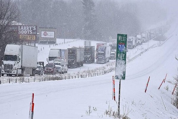 Huge US winter storm leaves more than 330,000 without power