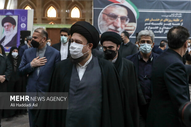 FM visits mausoleum of Imam Khomeini on rev. anniv.