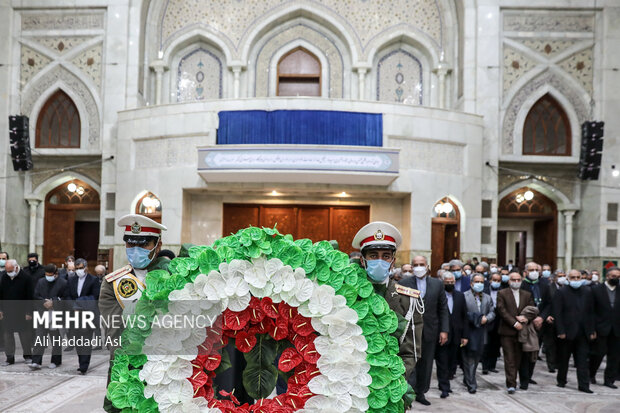 تجدید میثاق کارکنان وزارت امور خارجه با آرمان های امام (ره) صبح روز شنبه 16 بهمن ماه در مرقد بنیانگذار انقلاب اسلامی برگزار شد