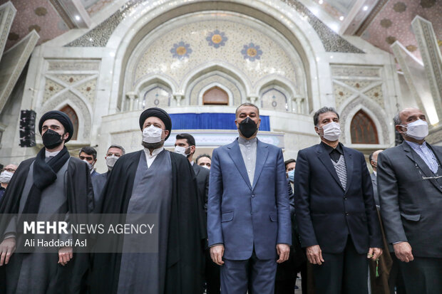 FM visits mausoleum of Imam Khomeini on rev. anniv.