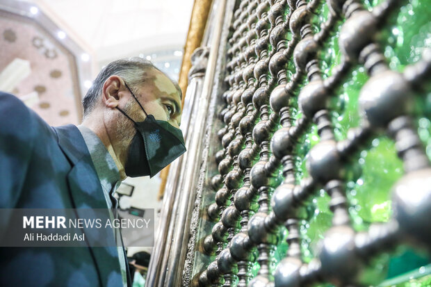 FM visits mausoleum of Imam Khomeini on rev. anniv.